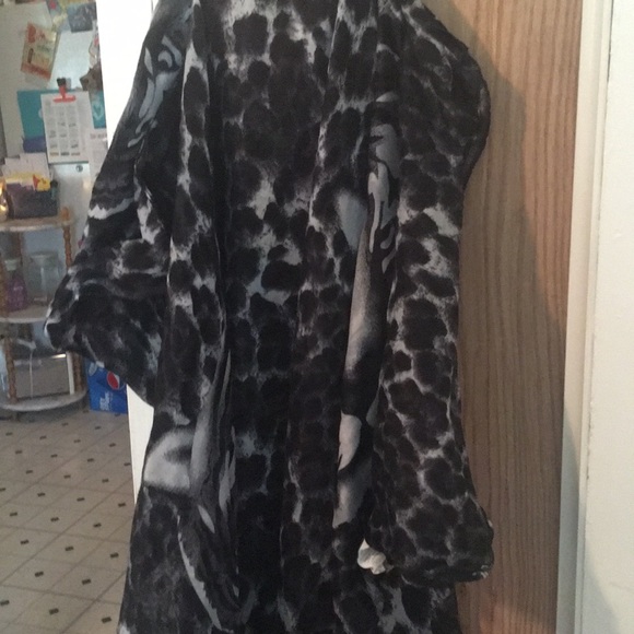 Wrap/scarf - Picture 2 of 2